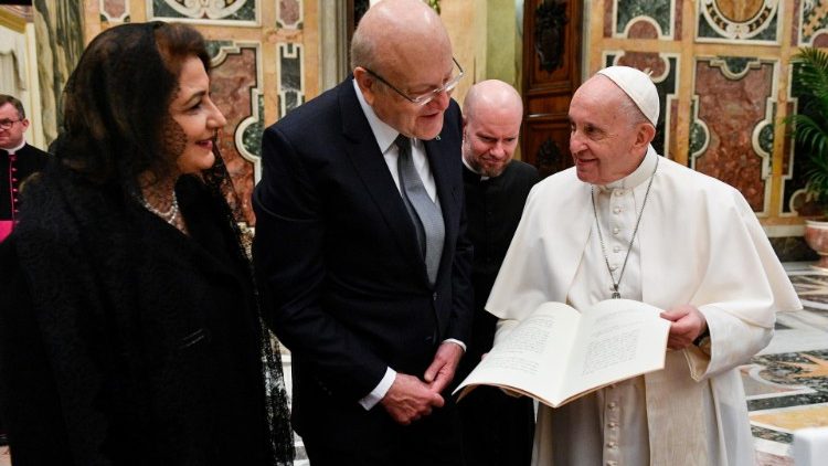 Le Pape en conversation avec Najib Mikati, ce jeudi 25 novembre au Vatican.
