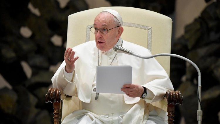 Le Pape François lors de l'audience générale du 1er décembre 2021, en salle Paul VI du Vatican. 