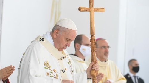Santa Misa en Chipre. Francisco: se necesitan cristianos luminosos