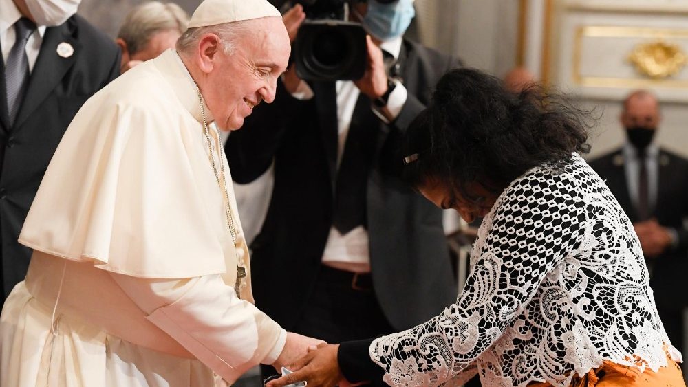 Záber zo stretnutia: Utečenci, ktorí  sa podelili o svedectvá