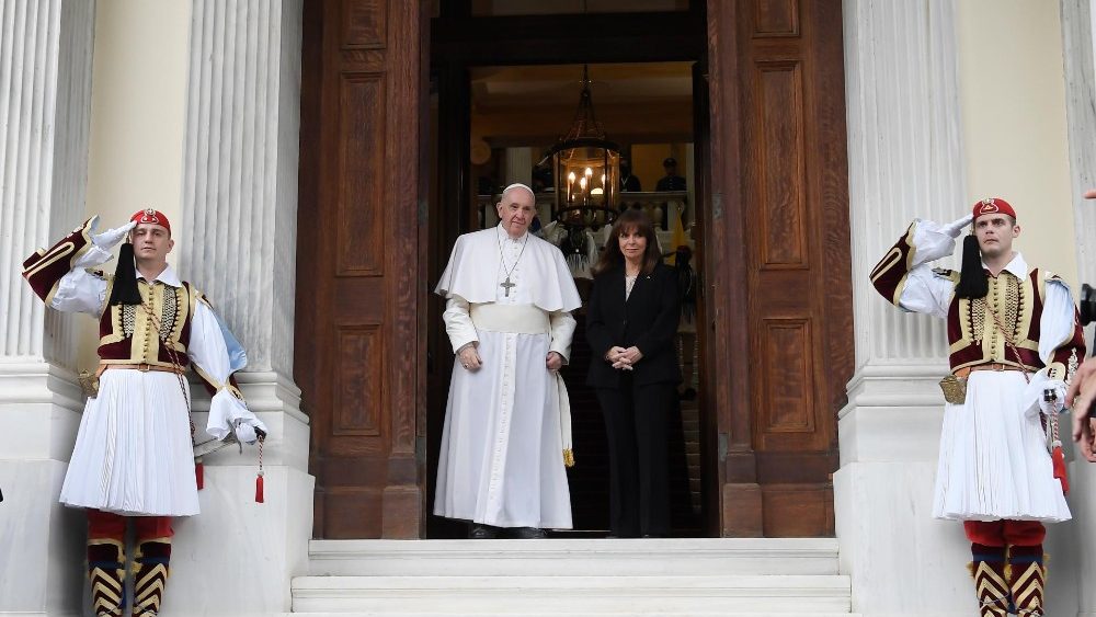 2021.12.04 Viaggio Apostolico a Cipro e in Grecia Cerimonia di Benvenuto e visita alla Presidente della Repubblica Ellenica
