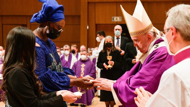 Misa ya Papa katika Ukumbi wa Tamasha Megaron,Atene Ugiriki tarehe 5 Desemba 2021