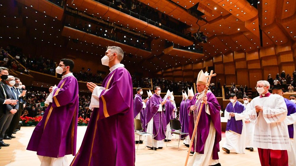 Eucharistické sávenie priestore koncertnej siene Megaron v Aténach (5. dec. 2021)