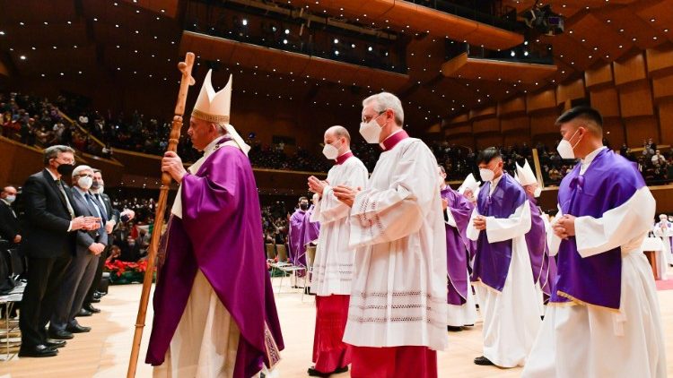 Påven firade mässan i Aten på söndagen 