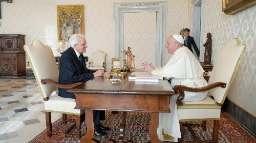 Il Papa riceve il presidente Mattarella al termine del suo mandato