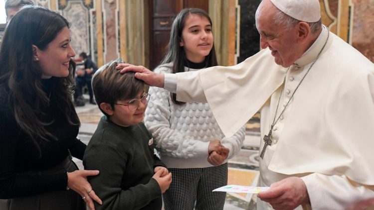 Papst Franziskus bei der Audienz im Vatikan