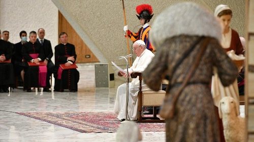 Pope at Audience: Response to migration crisis a 'scandal of humanity'