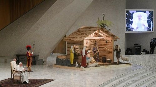 Francesco: l'immigrazione forzata è uno scandalo dell'umanità