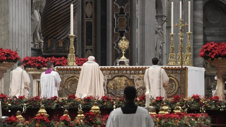 Il momento dell'Adorazione Eucaristica