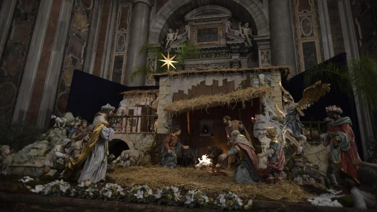 El pesebre en el interior de la Basílica Vaticana