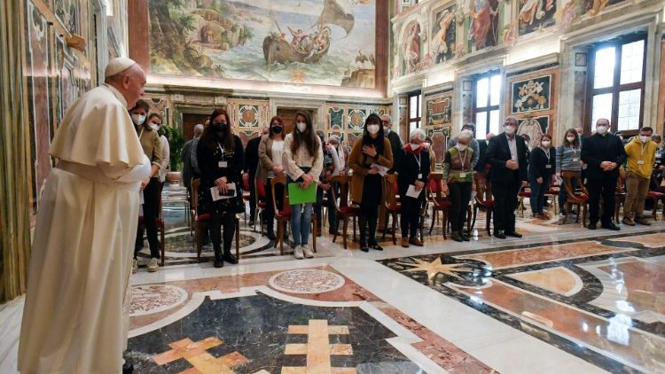 ርዕሰ ሊቃነ ጳጳሳት ፍራንቸስኮስ Catholic Action France አባልት ጋር በቫቲካን በተገናኙበት ወቅት  