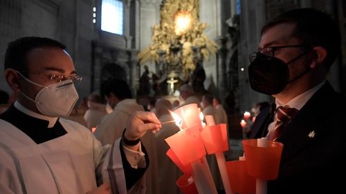 &laquo;Le centre de tout, c’est le Christ&raquo;, rappelle le Pape aux consacr&eacute;s