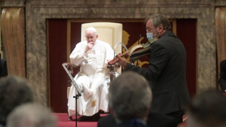 The Pope with a group from the House of the Spirit and the Arts Foundation”