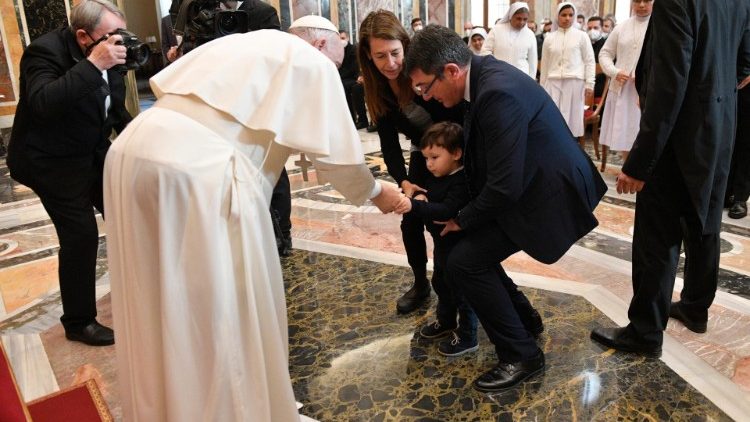 Der Papst bei der Audienz im Vatikan