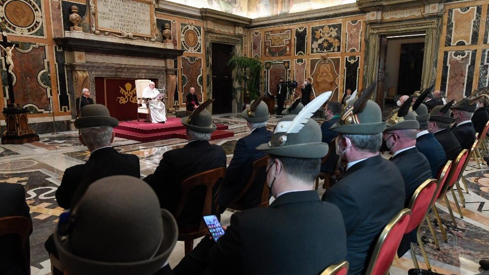 El Papa Francisco recibió en audiencia a la Asociación italiana alpina
