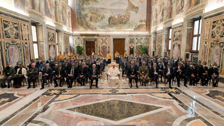 Audi&ecirc;ncia do Papa &agrave; Associa&ccedil;&atilde;o Alpina Nacional Italiana