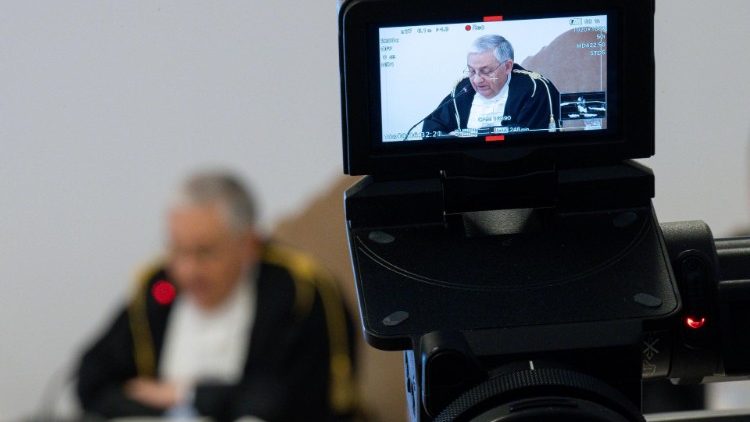 O processo na Sala dos Museus Vaticanos por supostos negócios ilícitos com fundos da Santa Sé (Vatican Media)