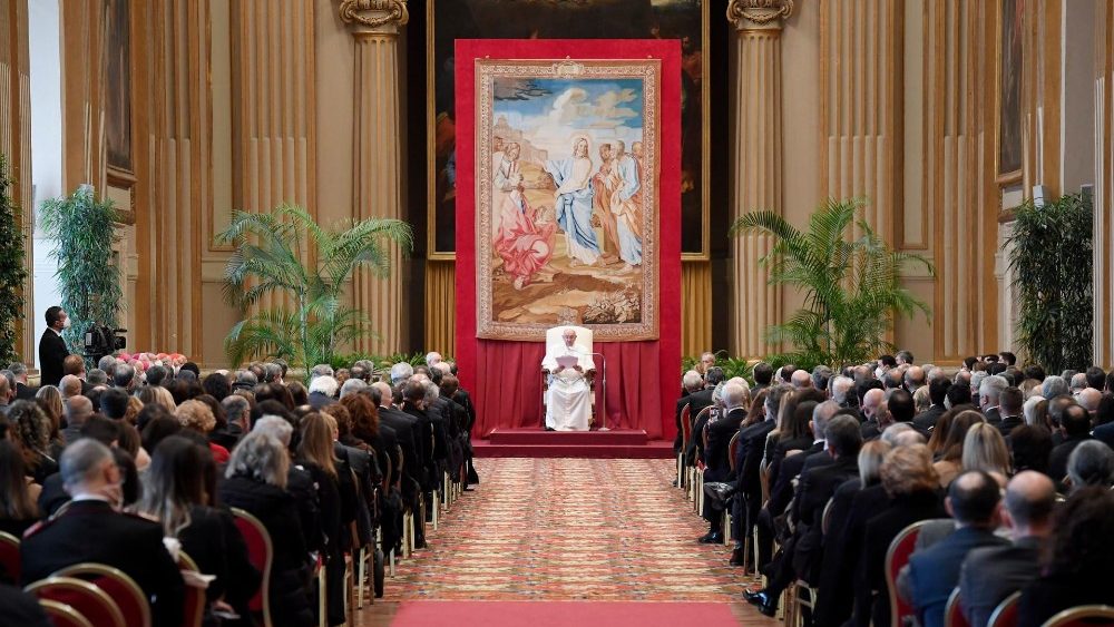 Papa Francesco all'udienza in occasione dell' inaugurazione dell'anno giudiziario del Tribunale Vaticano