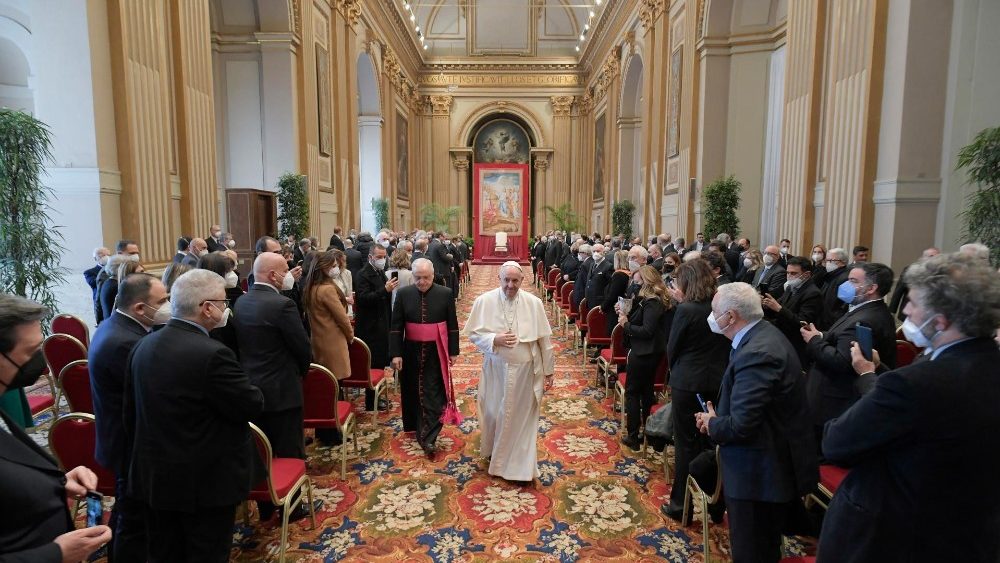 Papa Francesco all'udienza in occasione dell' inaugurazione dell'anno giudiziario del Tribunale Vaticano
