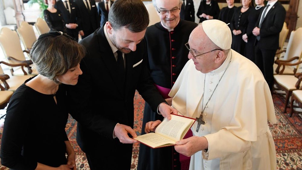 A audiência com o Papa no Vaticano nesta segunda-feira (14)