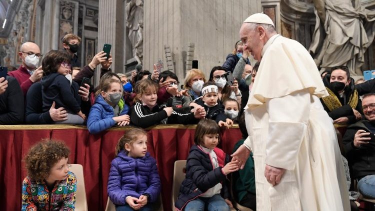 Estudiantes del Instituto Zolla de Milán junto al Papa Francisco