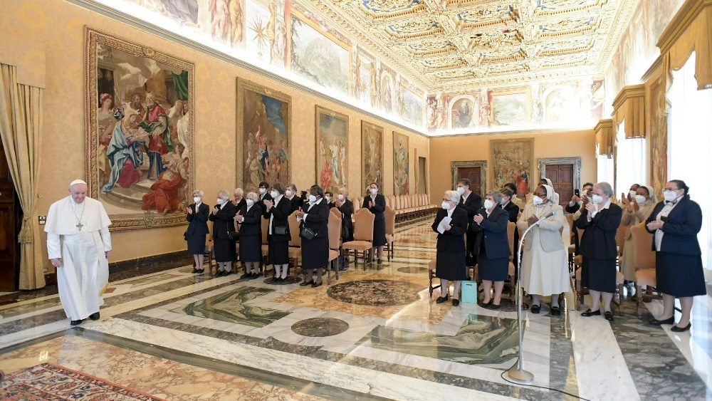 Papa Francisco no encontro com as Irmãs Doroteias
