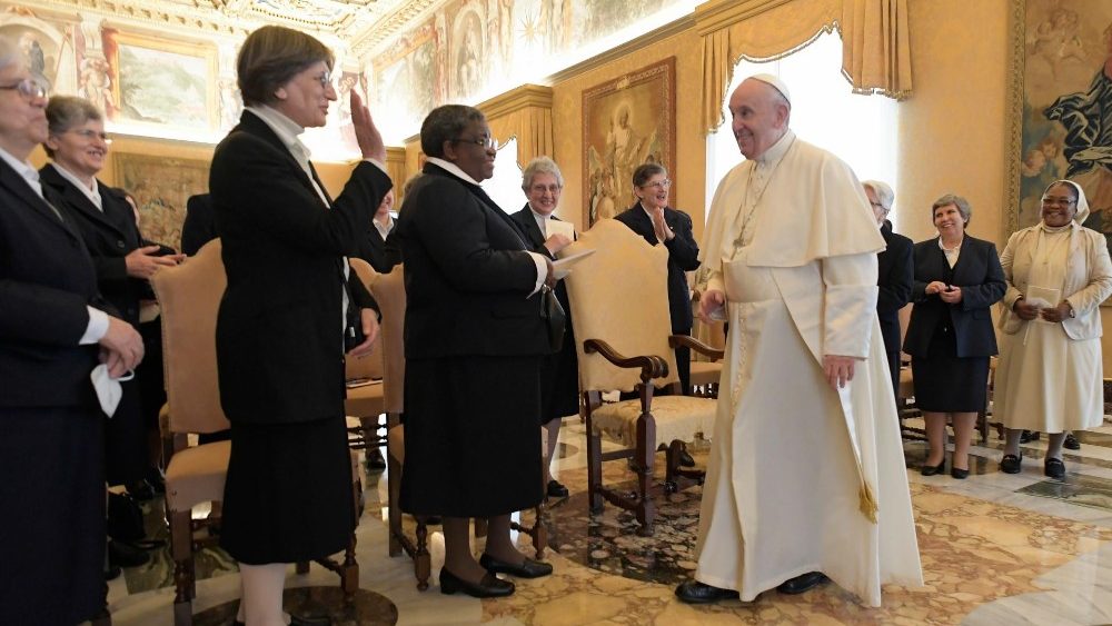 Papa Francisco no encontro com as Irmãs Doroteias