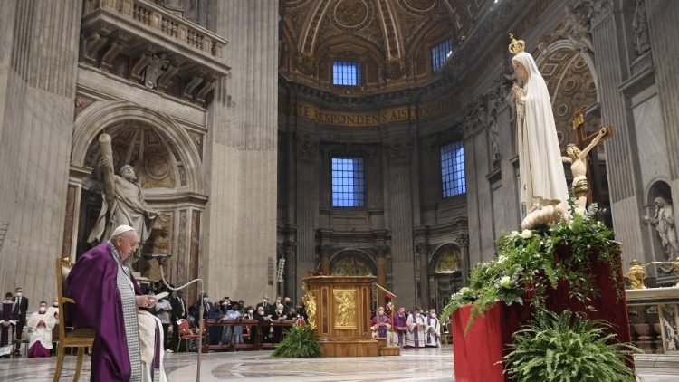 La celebrazione penitenziale nella Basilica Vaticana con l'Atto di consacrazione dell'umanità a Maria, in particolare Russia e Ucraina 
