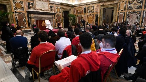 Il Papa: lavoriamo insieme per una società che includa i più fragili