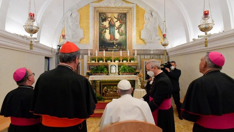 Papa akiwa katika Madhabahu ya kitaifa huko Gozo