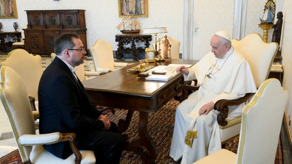  Sr. Andrii Yurash, Embaixador da Ucrânia junto à Santa Sé, junto com o Papa Francisco