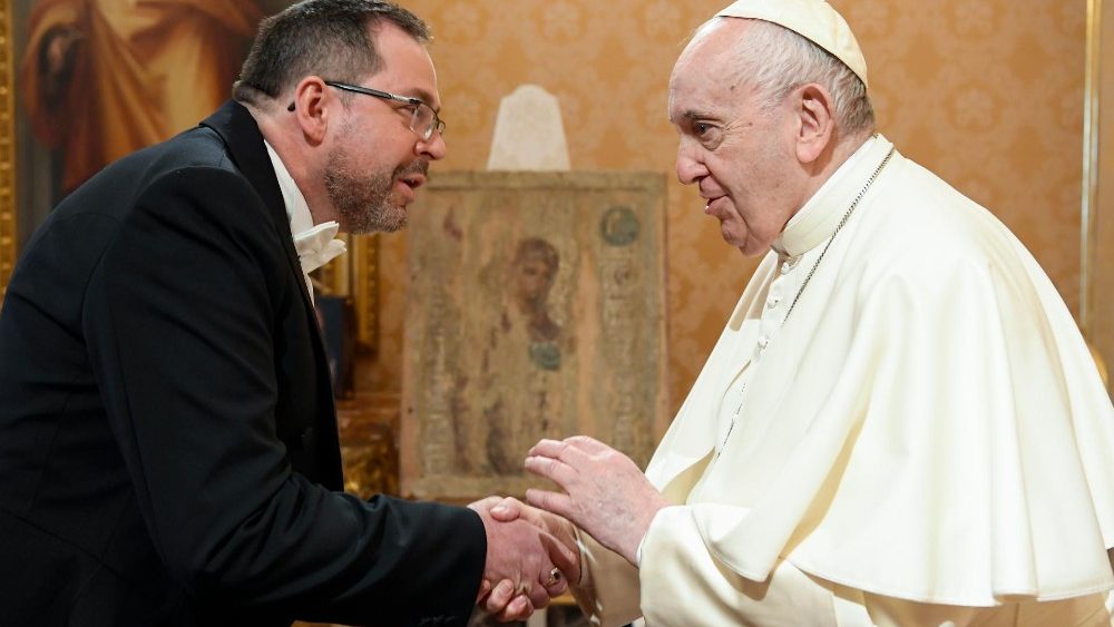  Sr. Andrii Yurash, Embaixador da Ucrânia junto à Santa Sé, junto com o Papa Francisco