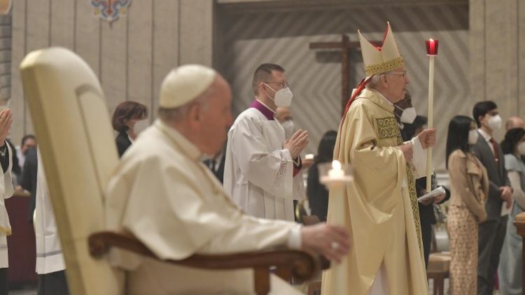 Mshumaa wa Pasaka ni kielelezo cha Kristo Mfufuka