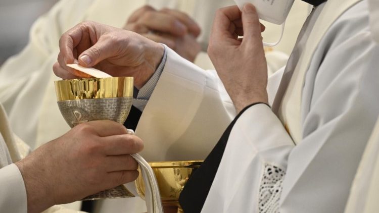 Ekaristi Takatifu ni Sakramenti ya huduma na mshikamano