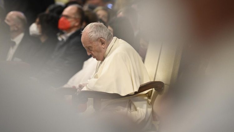 Franziskus bei der Heiligen Messe