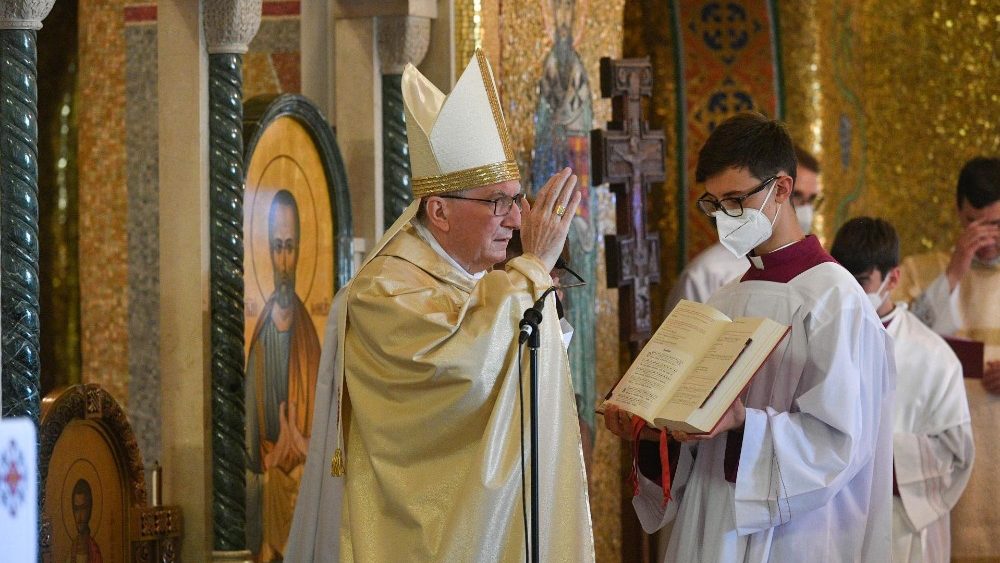 Messe célébrée par le cardinal Parolin en la basilique Santa Sofia de Rome, le 9 mai 2022