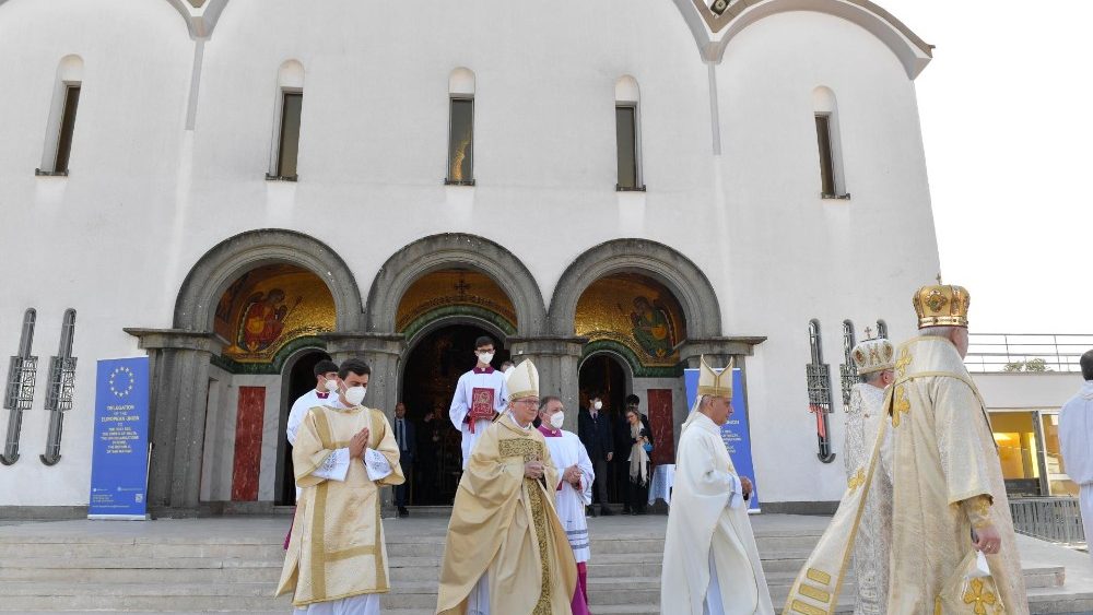 Messe célébrée par le cardinal Parolin en la basilique Santa Sofia de Rome, le 9 mai 2022