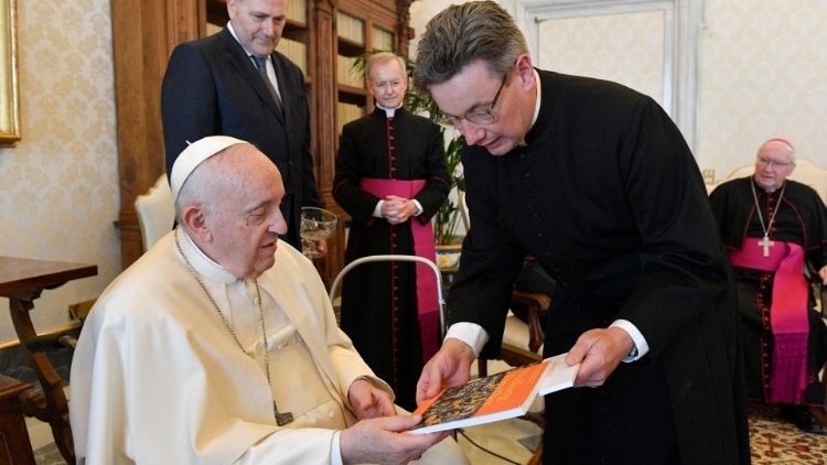 Der Papst und die Mitglieder der Internationalen anglikanisch-römisch-katholischen Kommission