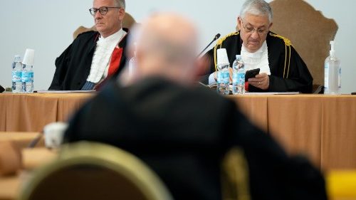 Processo in Vaticano: ampio spazio alle accuse al cardinale Becciu