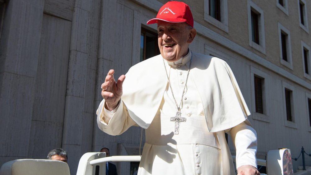 El Santo Padre con los confirmandos de la Arquidiócesis de Génova 