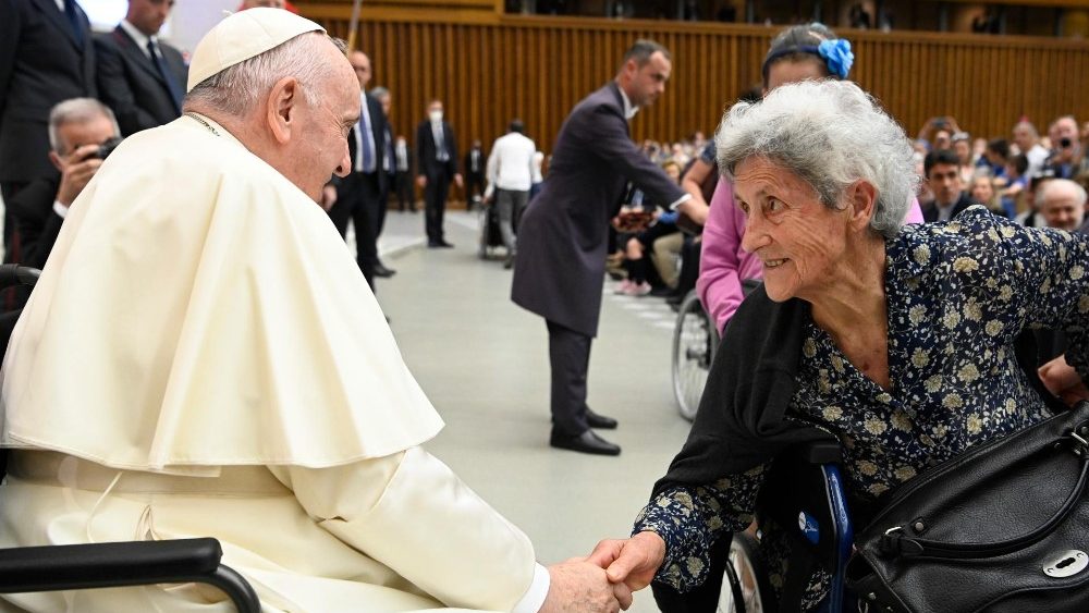 Francesco riceve in udienza i lettori del Settimanale 'Famiglia Cristiana'