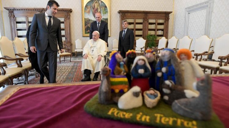 Visit with Pope Francis of the Prime Minister of Bulgaria, Kiril Petkov, with his delegation 