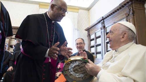 Una pandereta como símbolo de la alegría de Bahía y del Evangelio