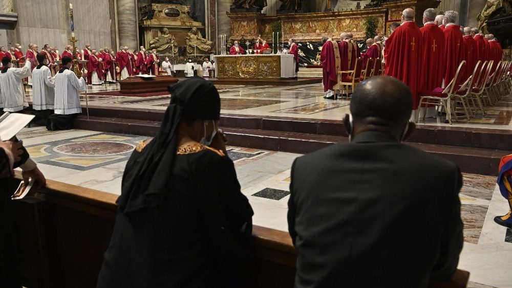 Funerais do cardeal Angelo Sodano no Altar da Cátedra da Basílica de São Pedro