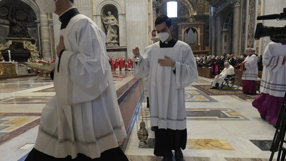 Funerais do cardeal Angelo Sodano no Altar da Cátedra da Basílica de São Pedro