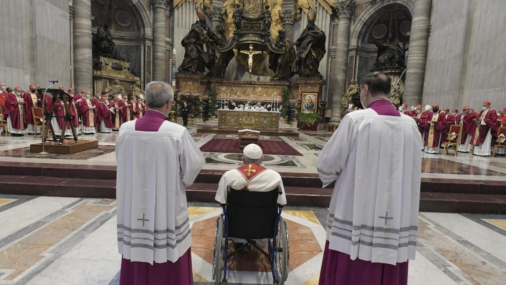 Funerais do cardeal Angelo Sodano no Altar da Cátedra da Basílica de São Pedro