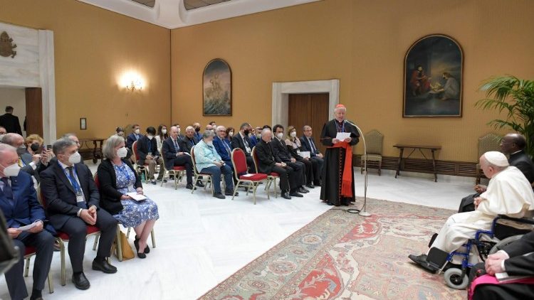 El Papa en audiencia con los participantes en el Congreso "Líneas de Desarrollo del Pacto Educativo Global"