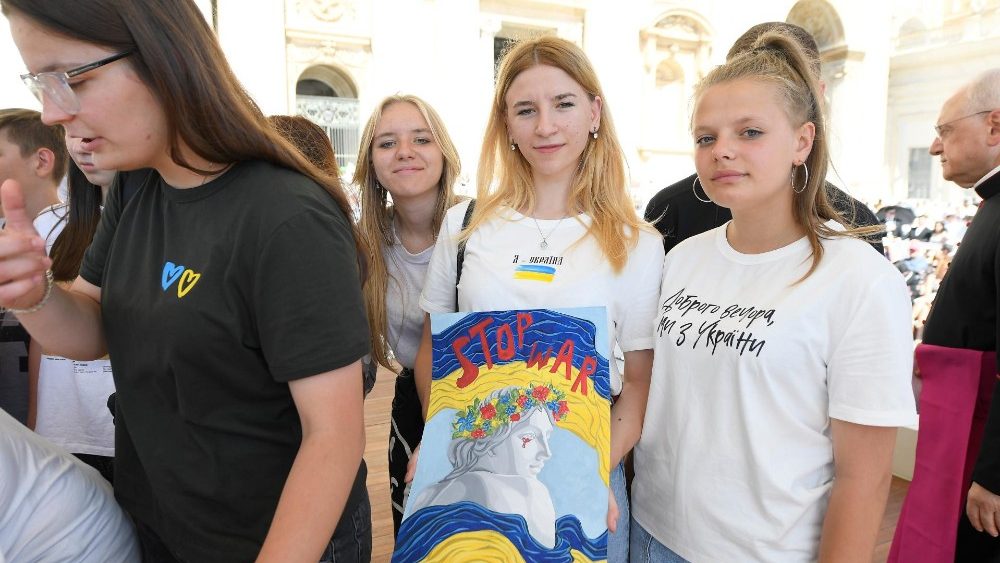 O encontro das crianças e voluntários com o Pontífice