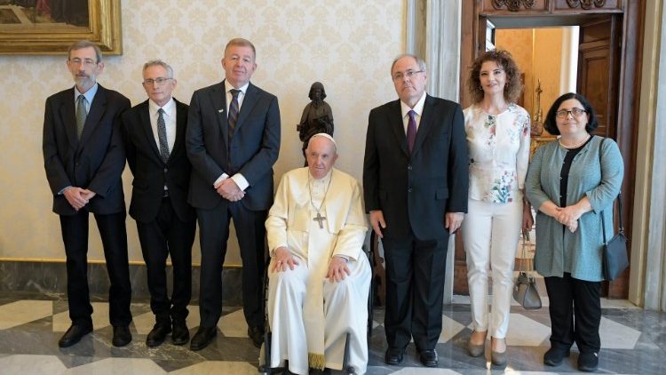 Foto do encontro do Papa Francisco com o Sr. Dani Dayan presidente do Yad Vashen, o Centro Mundial para a Memória do Holocausto em Jerusalém