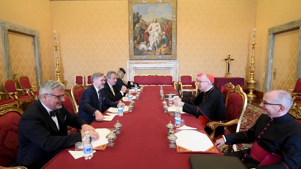 Audiencia entre Cardenal Parolin, Mons Gallagher  y el Primer Ministro de la República Checa, Petr Fiala